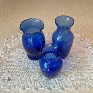 Colbolt blue vases